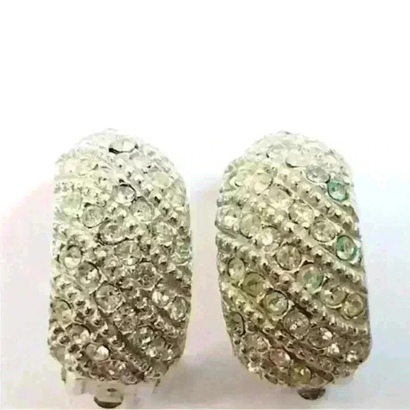 VINTAGE SPARKLING LES BERNARD SILVER TONE GLASS GEMS HALF HOOP CLIP ON EARRINGS - Picture 9 of 16